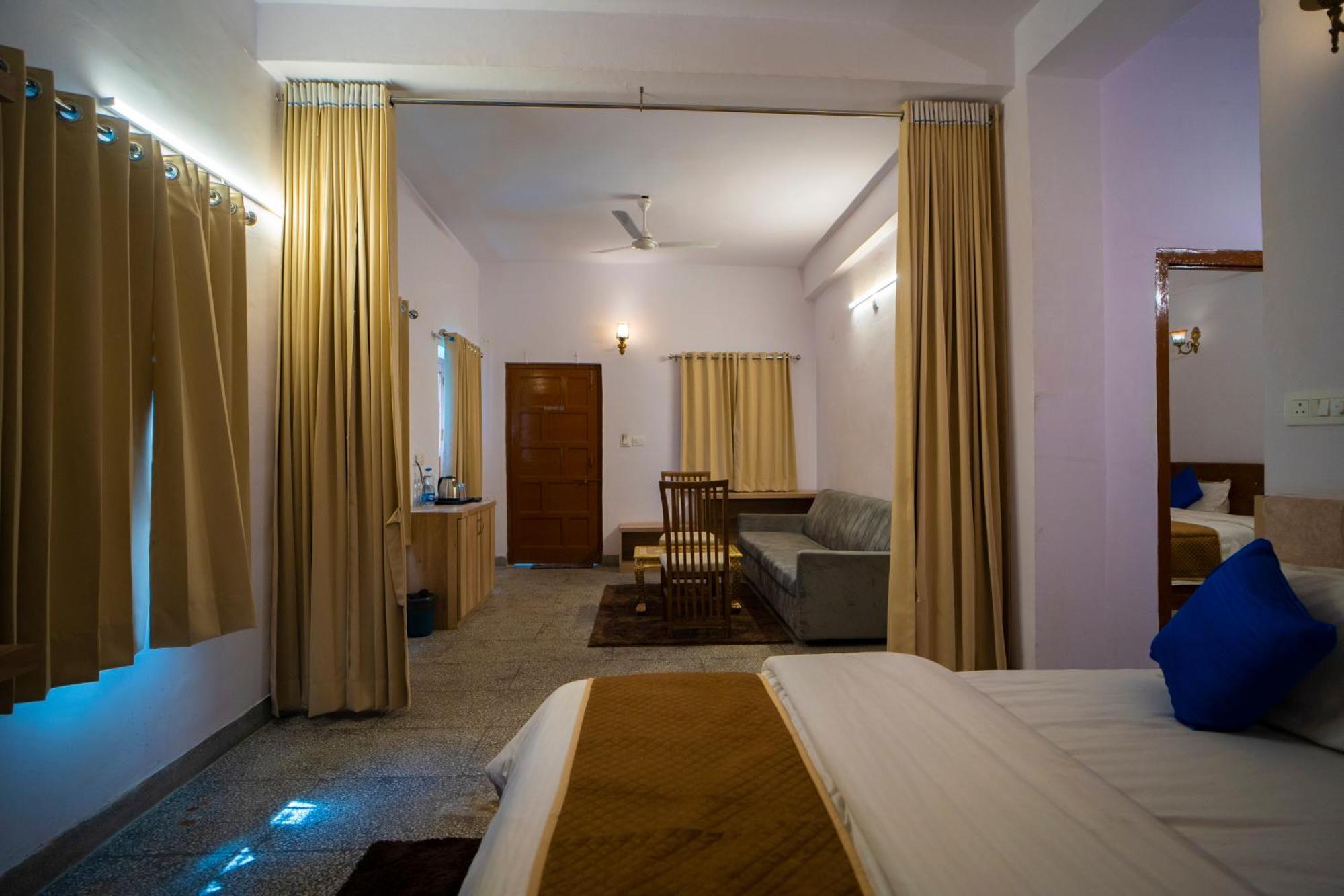 Devdarshan Hotel & Restaurant Udaipur Eksteriør bilde